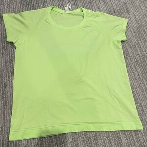 Lululemon neon yellow Swiftly Tech Short-Sleeve Shirt 2.0
Waist Length SIZE 12